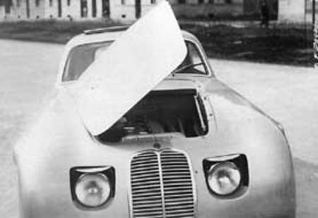 La présentation excentrique du coupé A6 Pinin Farina de 1947
