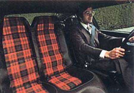 L'habitacle de la Bagheera de série 2 reçoit de nouveaux sièges en tissu écossais sur le modèle stan