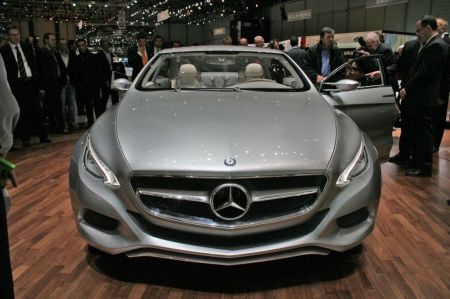 photo MERCEDES F800