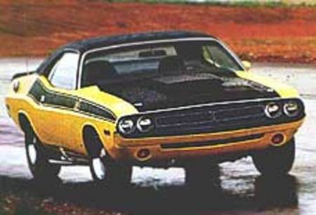 Clone presque parfait de la Barracuda, la Dodge Challenger (apparue en 1970).