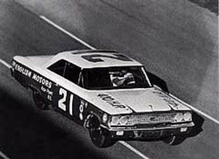 Au début des années 60, Ford, Chevrolet, Pontiac, Dodge et Plymouth s'affrontent au championnat Nasc