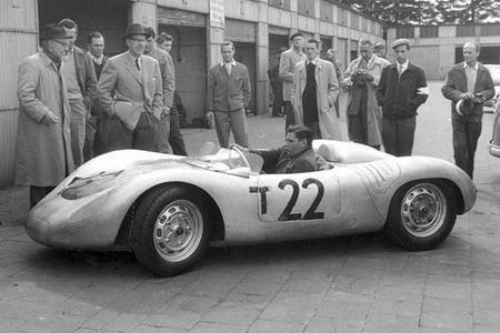 La 718 RSK Spyder durant les tests de course (1957)