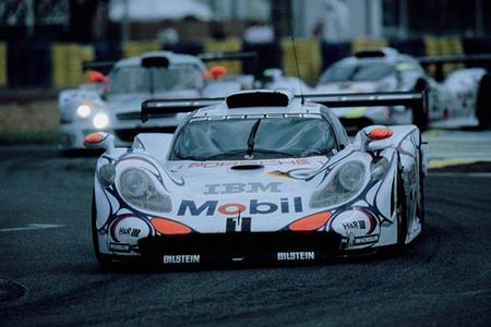 911 GT1 98 : en 1998 avec ce modèle, Porsche décroche une double victoire aux 24 Heures du Mans