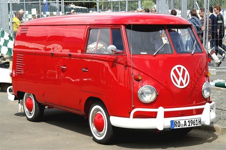 En 70 ans, le VW Combi Transporter a sérieusement évolué - Challenges