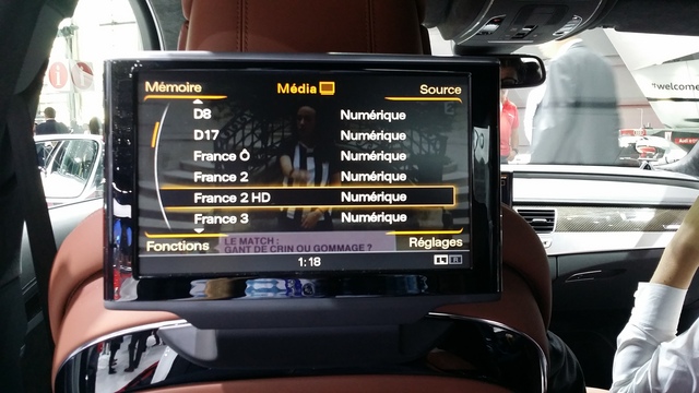 Petite pause TV à bord de l'Audi S8 ?