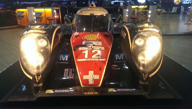 La Rébellion n°12 (châssis Kola, moteur Toyota) pilotée par Heidfeld, Prost et Jani est présentée sur le stand de l'ACS, dans son jus !