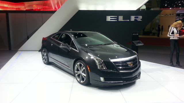Toujours chez Cadillac, mais dans un genre très différent, voici l'ELR. Une hybride rechargeable, sorte de Chevrolet Volt de luxe. Commercialisation en Europe courant 2016. Petit problème : le prix. Aux États-Unis, elle est vendue 75 000 $ ! Chez nous, ça risque d'être encore plus. 