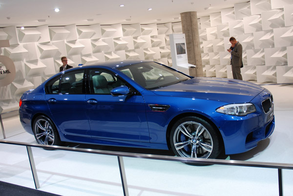 voir la vidéo BMW M5 (F10) au Salon de Francfort 2011
