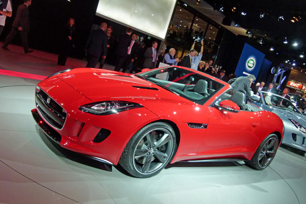 voir la vidéo Jaguar F-Type