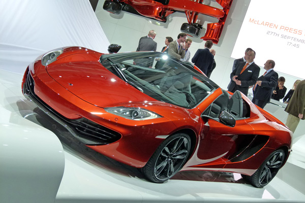 voir la vidéo McLaren MP4-12C Spider