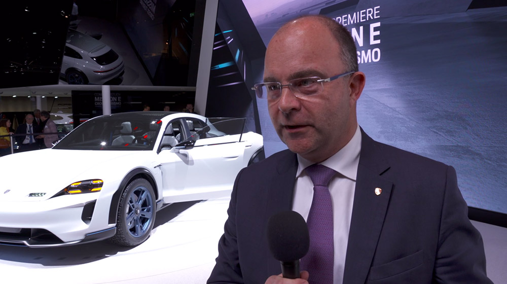 voir la vidéo Porsche Mission E Cross Turismo