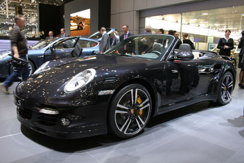 voir la vidéo Porsche 911 Turbo S au Salon de Genève 2010