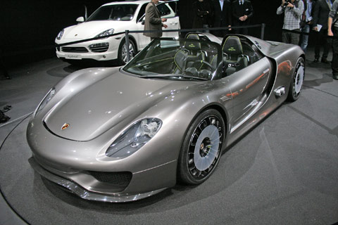 voir la vidéo Porsche 918 Spyder au Salon de Genève 2010