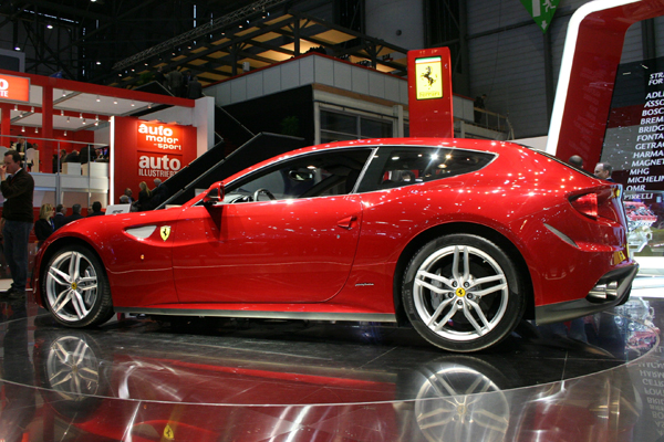 voir la vidéo Ferrari FF