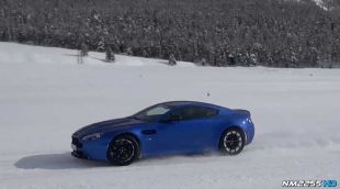 Aston Martin Vantage sur Neige