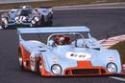 Porsche 908 suivie par une Porsche 917.