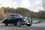 Bentley Continental R 1954 - Crédit photo : Artcurial