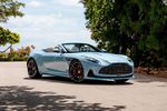 Aston Martin DB12 Volante Édition Palm Beach par Q by Aston Martin