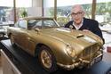 Sir Ken Adam et l'Aston Martin DB5 échelle 1:3 - Crédit photo: Aston Martin