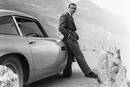 Sean Connery et l'Aston Martin DB5 de « Goldfinger »