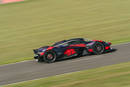 L'Aston Martin Valkyrie en piste à Silverstone