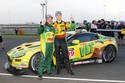 Dan Lloyd (à droite) devant l'Aston Martin du Craft-Bamboo Racing