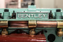 Moteur 4 cylindres de 1923 restauré par les apprentis de Bentley Motors