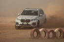 Le BMW X5 en action sur le circuit de Monza, dans le Sahara