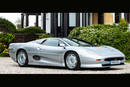 Jaguar XJ220 1998 - Crédit photo : Bonhams