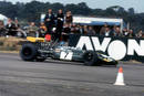 Jacky Ickx et la Repco Brabham-Cosworth BT26/BT26A - Crédit photo : Bonhams