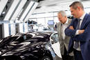 Dr. Wolfgang Porsche en visite chez Bugatti, à Molsheim