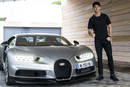Cristiano Ronaldo pose aux côtés d'une Bugatti Chiron
