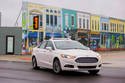 Ford Fusion Hybrid autonome dans le complexe Mcity
