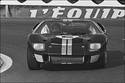 Rob Kaufmann et la Ford GT40 victorieuse en 1966 - Crédit photo : Ford 