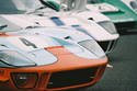 Sept Ford GT40 sur la course Le Mans Legend