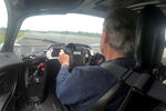 Gordon Murray à bord d'un prototype GMA T.50