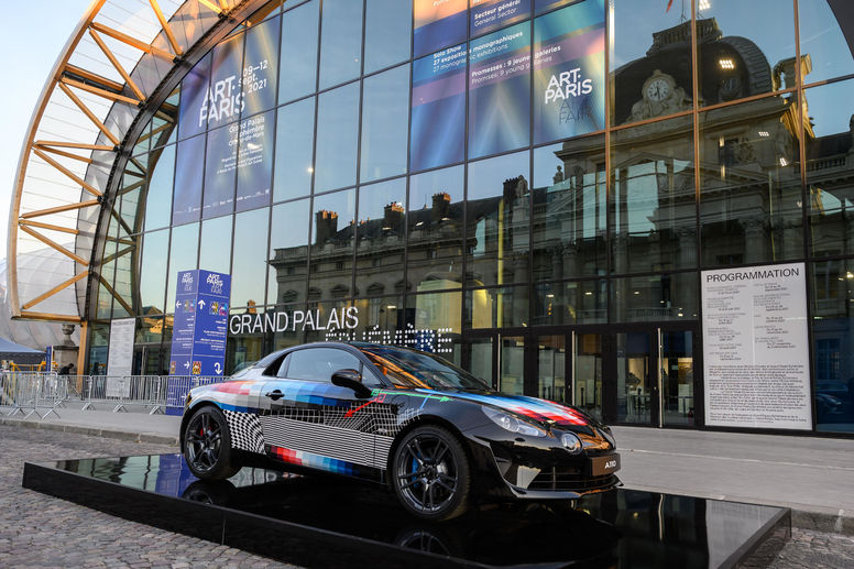 L'A110 x Felipe Pantone s'expose sur le parvis du Grand Palais