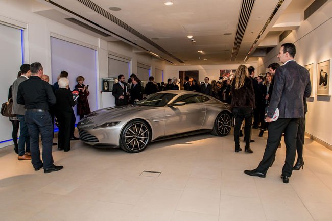 L'Aston Martin DB10 de 007 adjugée 2 434 500 Livres