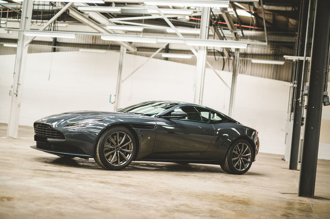 Q by Aston Martin présente deux DB11 spéciales