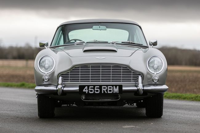 Silverstone Auctions : une DB5 à Stoneleigh Park