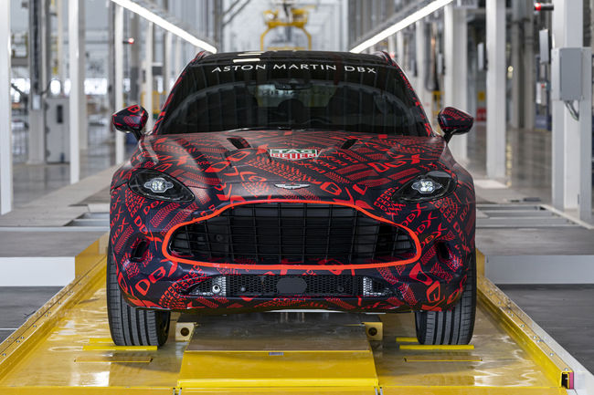 L'Aston Martin DBX sort des ateliers de St Athan