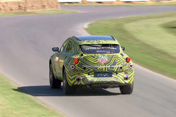 L'Aston Martin DBX en piste à Goodwood