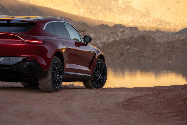 Aston Martin présente son premier SUV : le DBX