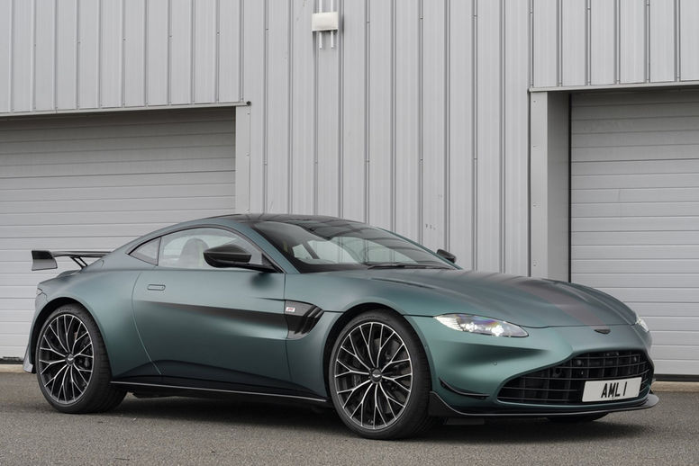 Nouveau teaser pour la nouvelle Aston Martin V12 Vantage