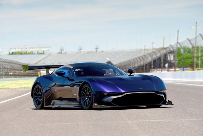 Une Aston Martin Vulcan aux enchères