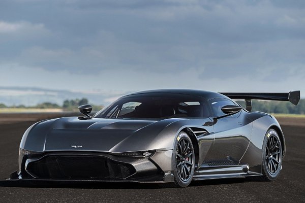 Embarquez en Aston Martin Vulcan au Mans