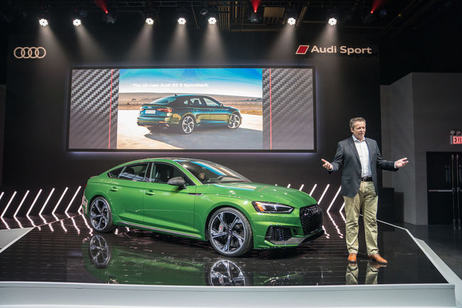 Ouverture des commandes de l'Audi RS 5 Sportback