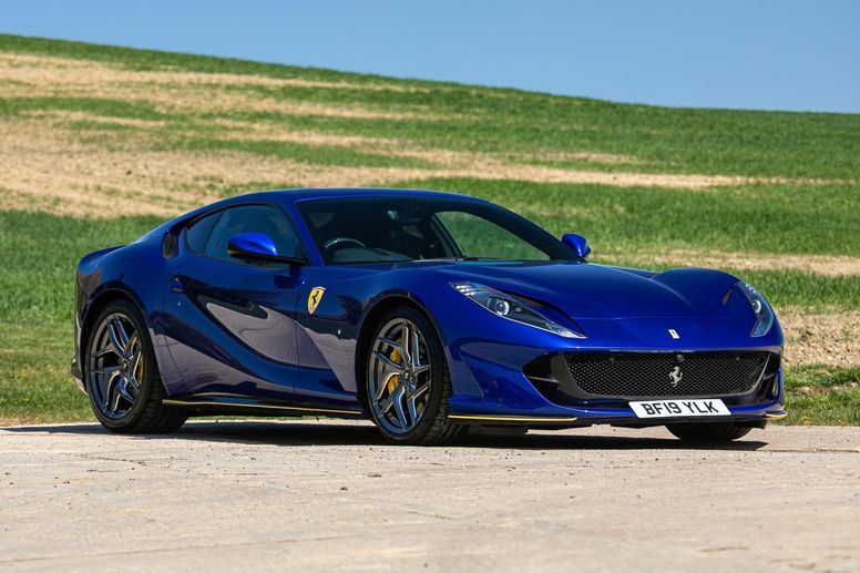 Beau plateau Ferrari pour la vente Iconic Auctioneers du Supercar Fest