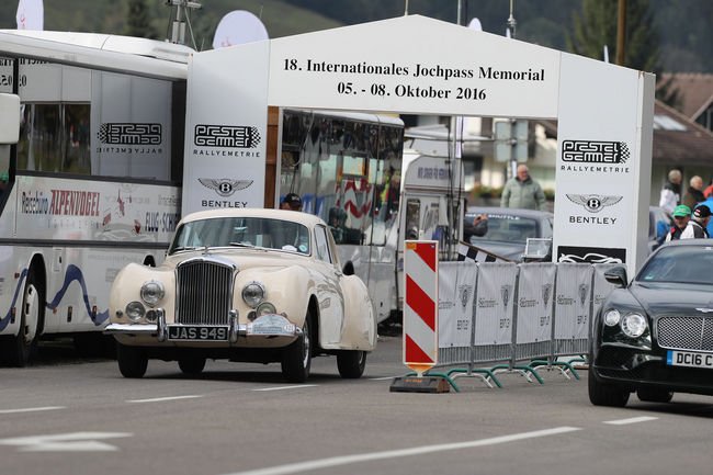 Bentley au Jochpass Oldtimer Memorial