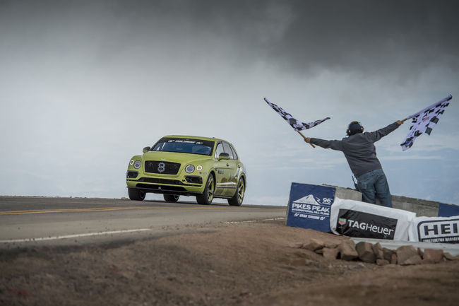 Pikes Peak : embarquez dans le Bentayga du record